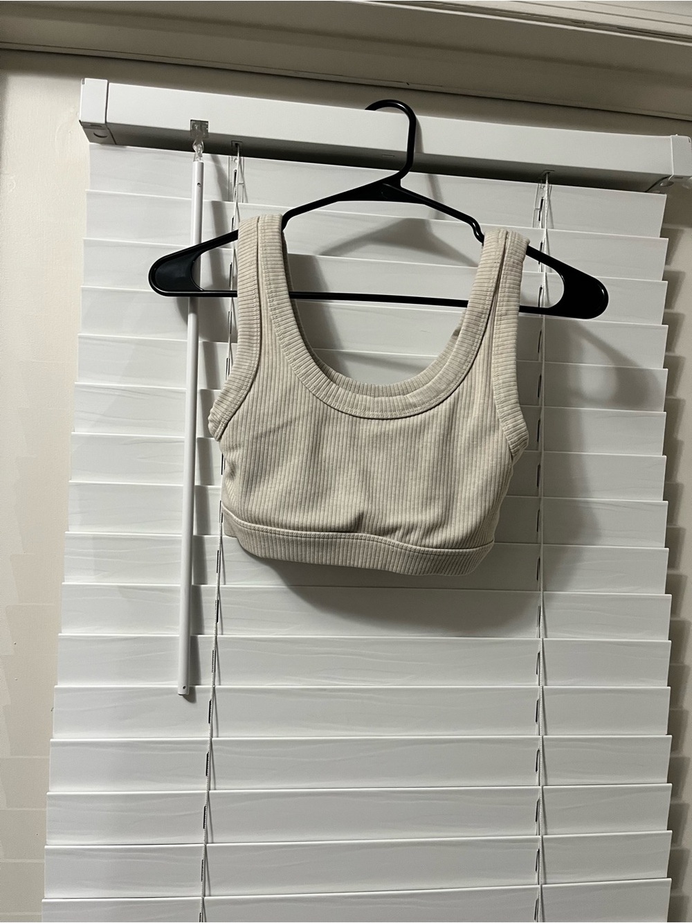 ALO Yoga Ribbed Scoop Crop Tank - Cream